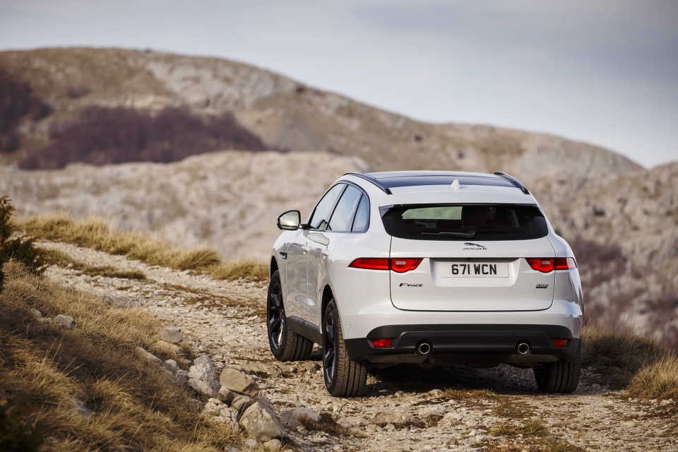 jaguar f pace tham vong canh tranh voi macan va evoque tai viet nam