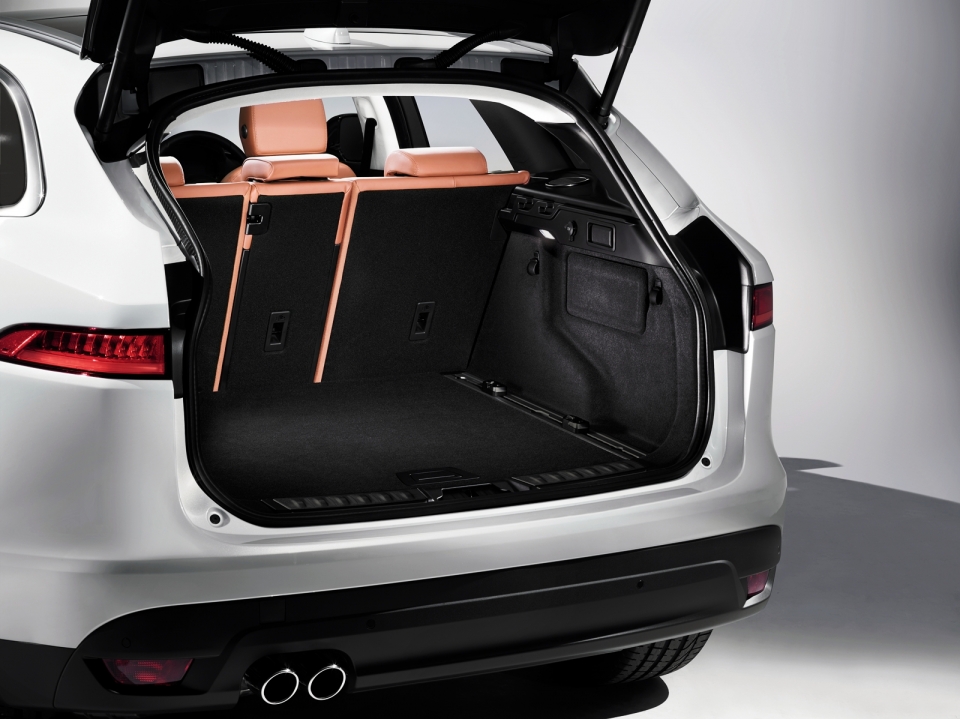 jaguar f pace tham vong canh tranh voi macan va evoque tai viet nam
