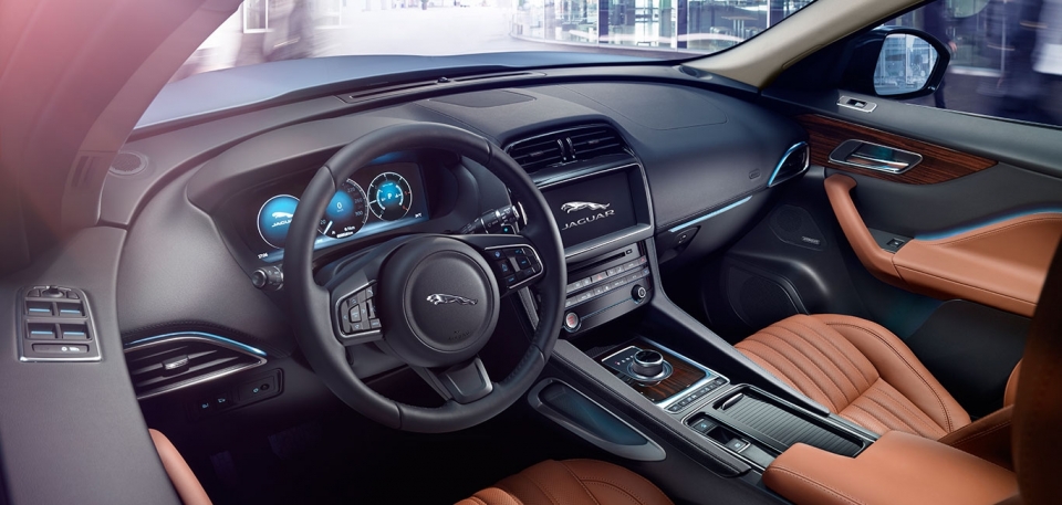 jaguar f pace tham vong canh tranh voi macan va evoque tai viet nam