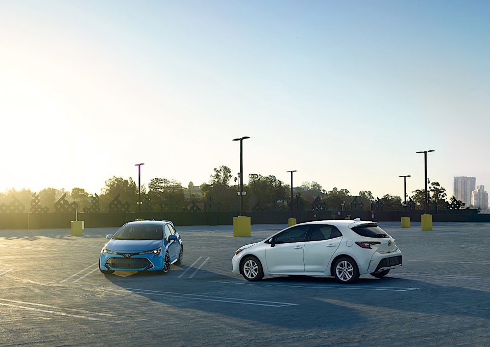 Toyota Corolla 2019 sẽ có Apple CarPlay và sạc không dây cho iPhone X toyota corolla 2019 se co apple carplay va sac khong day cho iphone x