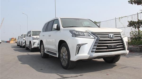 Toyota nhập ô tô kiểu “nửa nạc, nửa mỡ” hải quan cũng khó