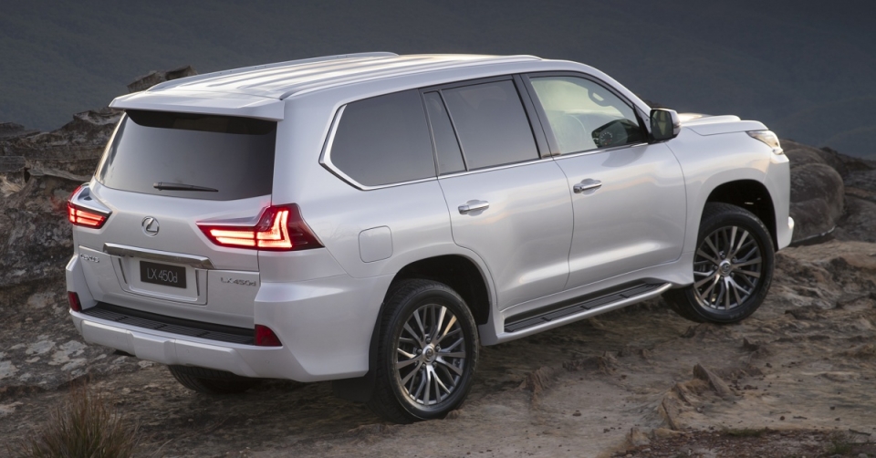 Lexus LX 450d xuất trận với hành trình 1.000km/bình dầu và 5 chỗ ngồi lexus lx 450d xuat tran voi hanh trinh 1000kmbinh dau va 5 cho ngoi