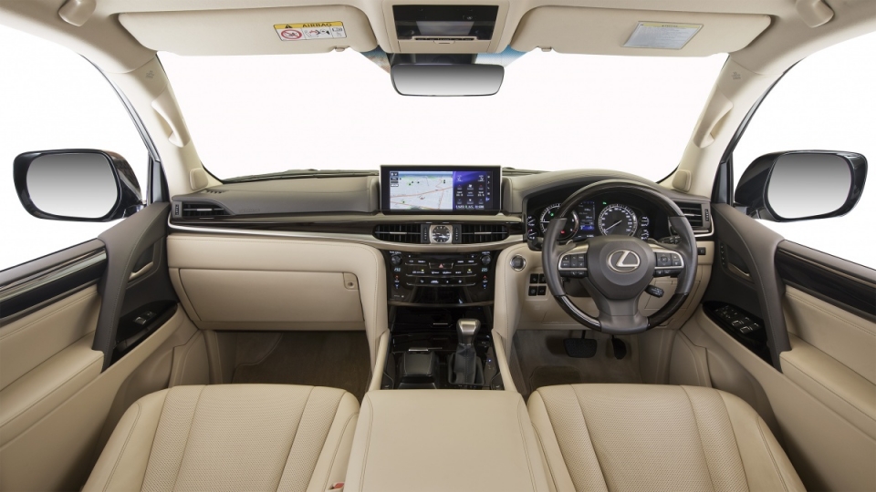 Lexus LX 450d xuất trận với hành trình 1.000km/bình dầu và 5 chỗ ngồi lexus lx 450d xuat tran voi hanh trinh 1000kmbinh dau va 5 cho ngoi