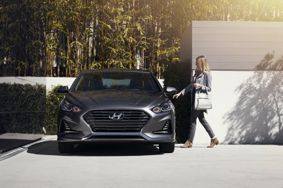 hyundai sonata 2018 ra mat voi ngoai hinh moi hop so 8 cap va nhieu tuy chon hon