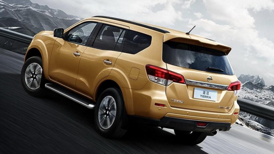 suv nissan terra gay bat ngo khi trinh lang chi voi 5 cho