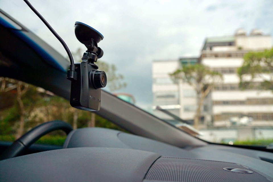 Máy quay hành trình Transcend Drive Pro 50: chất lượng tốt, giá mềm, thiếu GPS may quay hanh trinh transcend drive pro 50 chat luong tot gia mem thieu gps