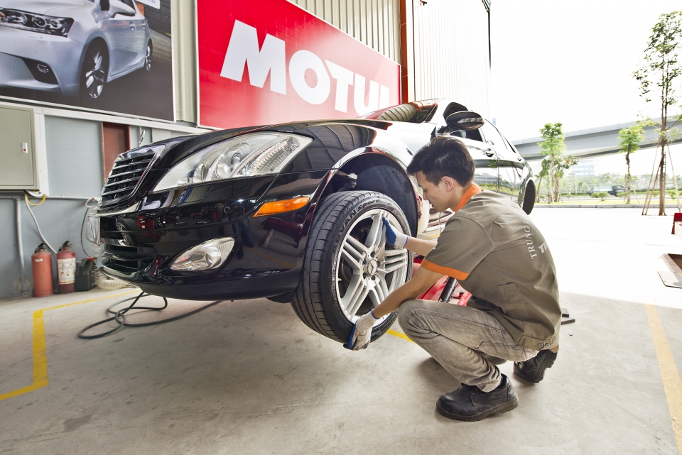 Dạo một vòng quanh trung tâm dịch vụ lốp Tirefun Long Biên dao mot vong quanh trung tam dich vu lop tirefun long bien