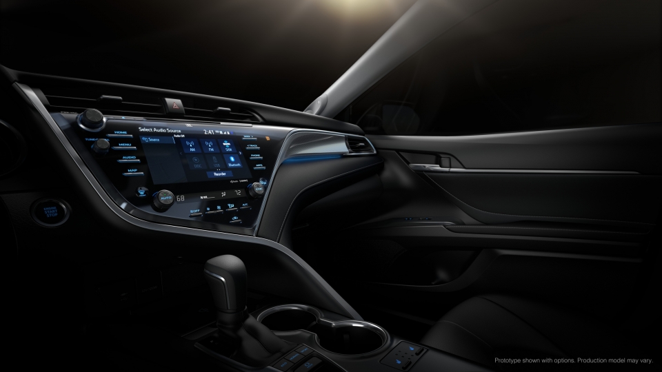 Toyota Camry 2018 sẽ được trang bị phần mềm thông tin giải trí hoàn toàn mới toyota camry 2018 se duoc trang bi phan mem thong tin giai tri hoan toan moi