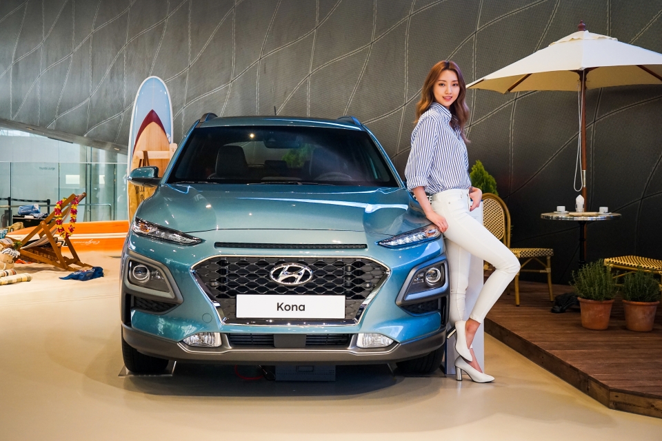 Hyundai KONA ra mắt toàn cầu: độc đáo SUV 4WD hiện đại thời "9x" hyundai kona ra mat toan cau doc dao suv 4wd hien dai thoi 9x