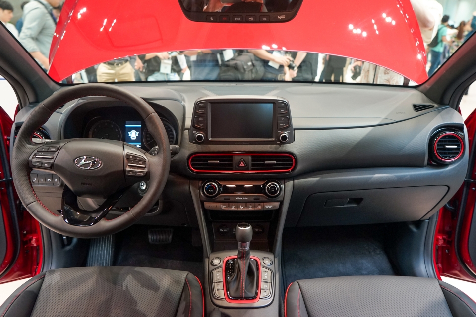 Hyundai KONA ra mắt toàn cầu: độc đáo SUV 4WD hiện đại thời "9x" hyundai kona ra mat toan cau doc dao suv 4wd hien dai thoi 9x