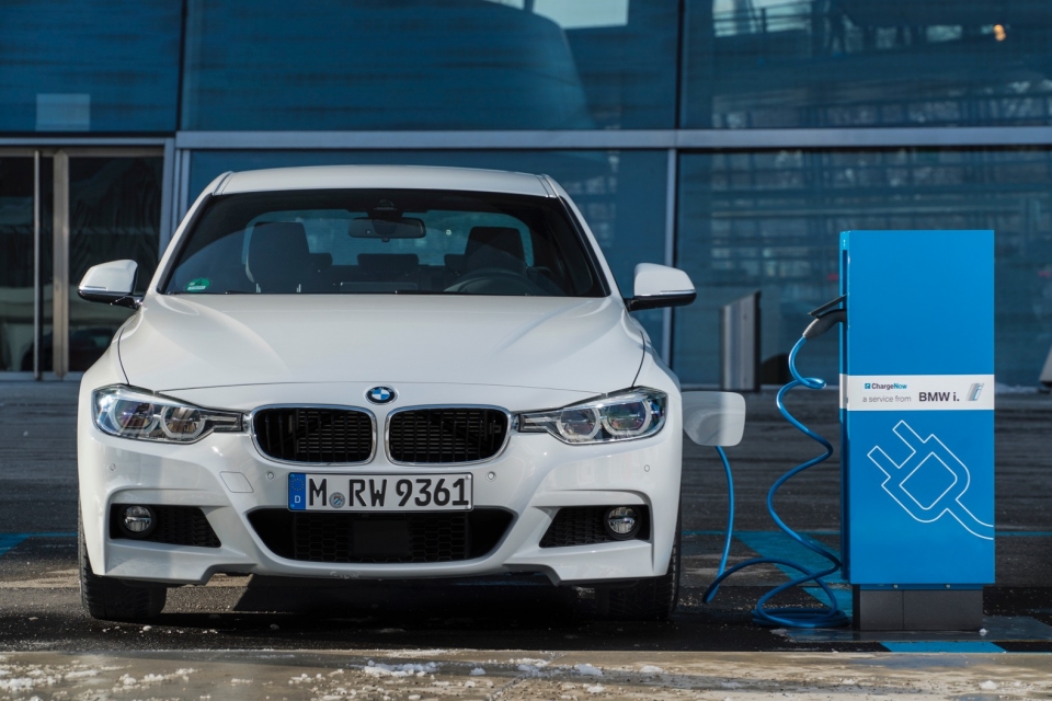 BMW Series 3 chạy điện đã sẵn sàng cho ngày ra mắt?