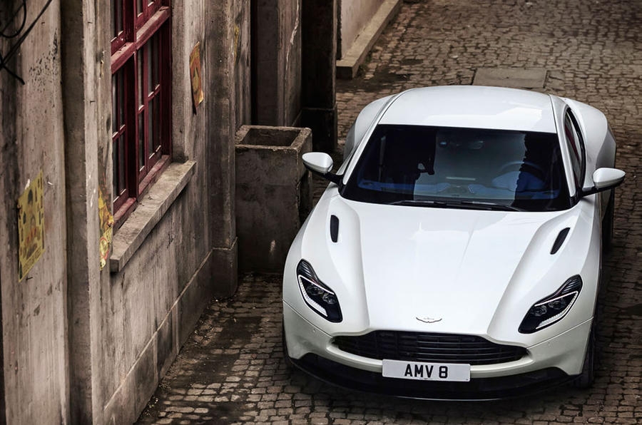 Aston Martin DB11 có thêm biến thể với động cơ V8 của Mercedes-AMG aston martin db11 co them bien the voi dong co v8 cua mercedes amg