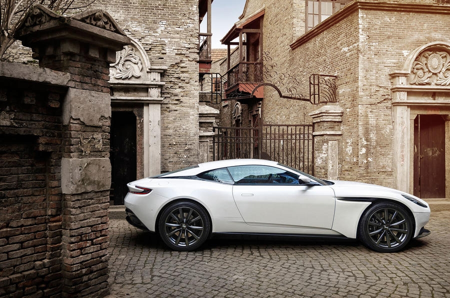Aston Martin DB11 có thêm biến thể với động cơ V8 của Mercedes-AMG aston martin db11 co them bien the voi dong co v8 cua mercedes amg