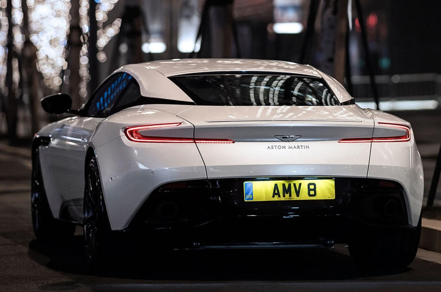 Aston Martin DB11 có thêm biến thể với động cơ V8 của Mercedes-AMG aston martin db11 co them bien the voi dong co v8 cua mercedes amg