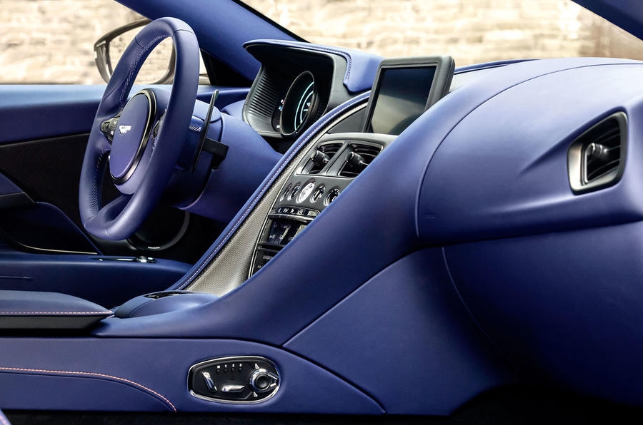 Aston Martin DB11 có thêm biến thể với động cơ V8 của Mercedes-AMG aston martin db11 co them bien the voi dong co v8 cua mercedes amg