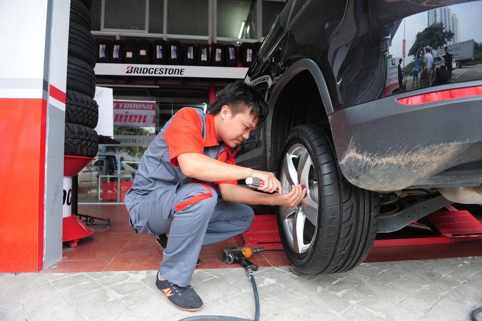 Dịch vụ lốp xe du lịch đúng chuẩn tại ngoại thành Hà Nội dich vu lop xe du lich dung chuan tai ngoai thanh ha noi