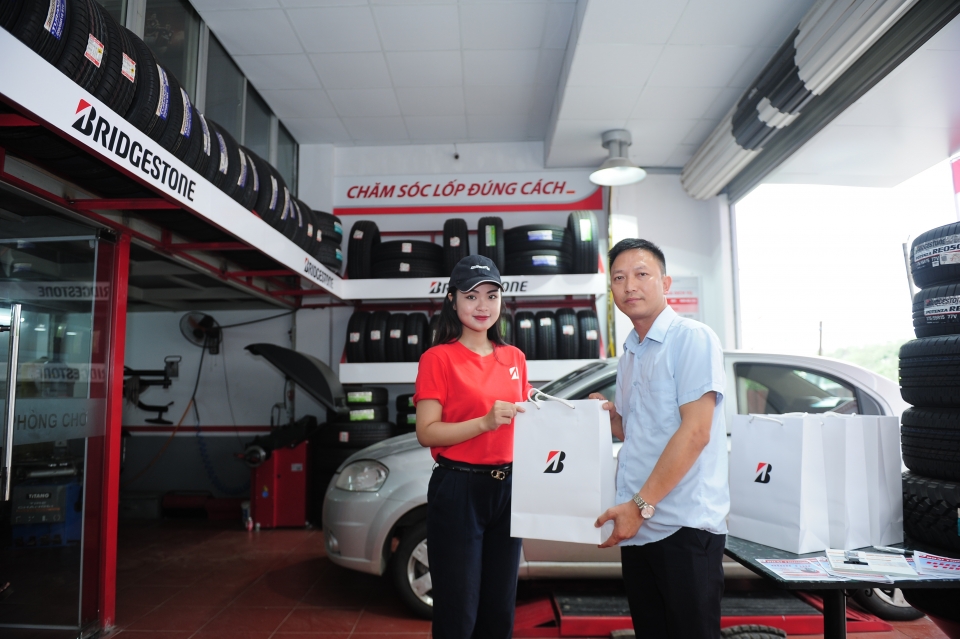 Dịch vụ lốp xe du lịch đúng chuẩn tại ngoại thành Hà Nội dich vu lop xe du lich dung chuan tai ngoai thanh ha noi