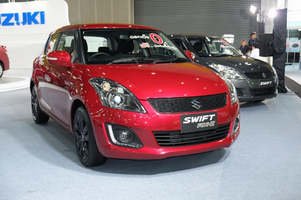 suzuki swift rx ii cao cap xuat hien tai trien lam xe thai lan