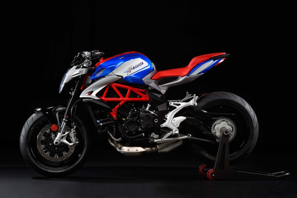 MV Agusta hé lộ Brutale 800 America nhân kỉ niệm quốc khánh Mỹ mv agusta he lo brutale 800 america nhan ki niem quoc khanh my