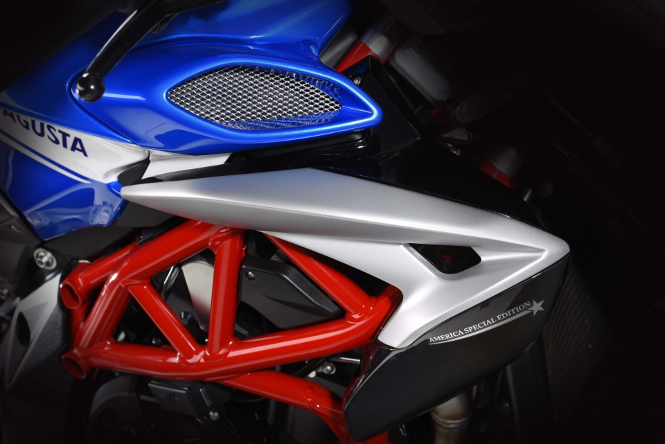 MV Agusta hé lộ Brutale 800 America nhân kỉ niệm quốc khánh Mỹ mv agusta he lo brutale 800 america nhan ki niem quoc khanh my