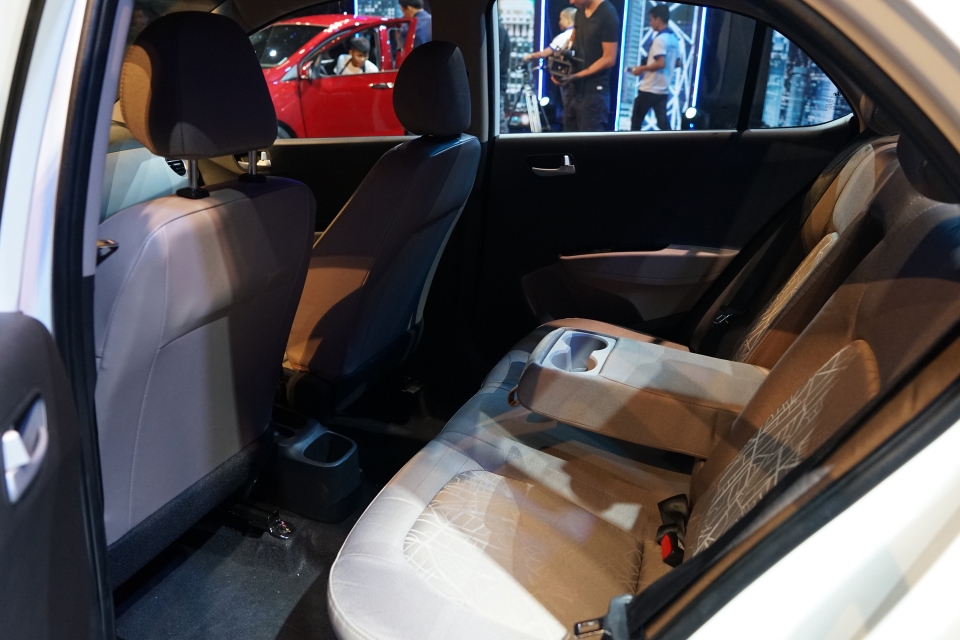 Hyundai Grand i10 CKD hoàn toàn mới ra mắt với giá từ 340 triệu VNĐ hyundai grand i10 ckd hoan toan moi ra mat voi gia tu 340 trieu vnd