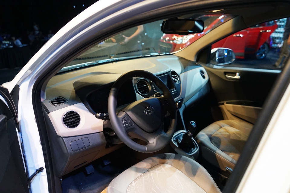 Hyundai Grand i10 CKD hoàn toàn mới ra mắt với giá từ 340 triệu VNĐ hyundai grand i10 ckd hoan toan moi ra mat voi gia tu 340 trieu vnd