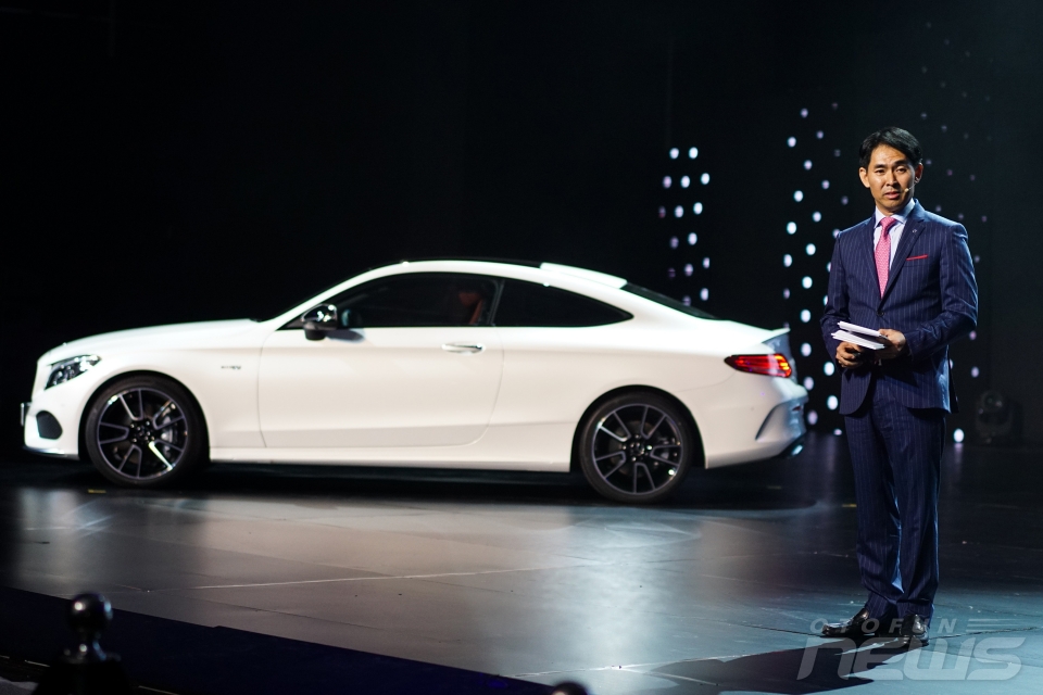 man nhan voi khong gian dang cap cua mercedes benz fascination lan thu 7