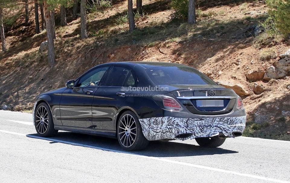 Mercedes-Benz C-Class 2018 lộ diện với cụm đèn pha và touchpad mới mercedes benz c class 2018 lo dien voi cum den pha va touchpad moi