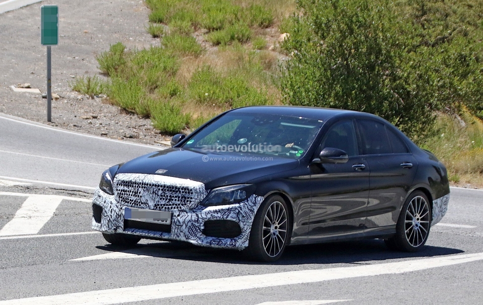 Mercedes-Benz C-Class 2018 lộ diện với cụm đèn pha và touchpad mới mercedes benz c class 2018 lo dien voi cum den pha va touchpad moi