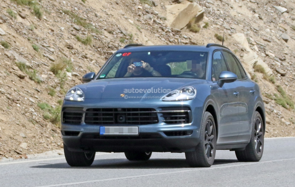 Porsche Cayenne 2018 sẵn sàng cho lịch ra mắt vào tháng 9/2017