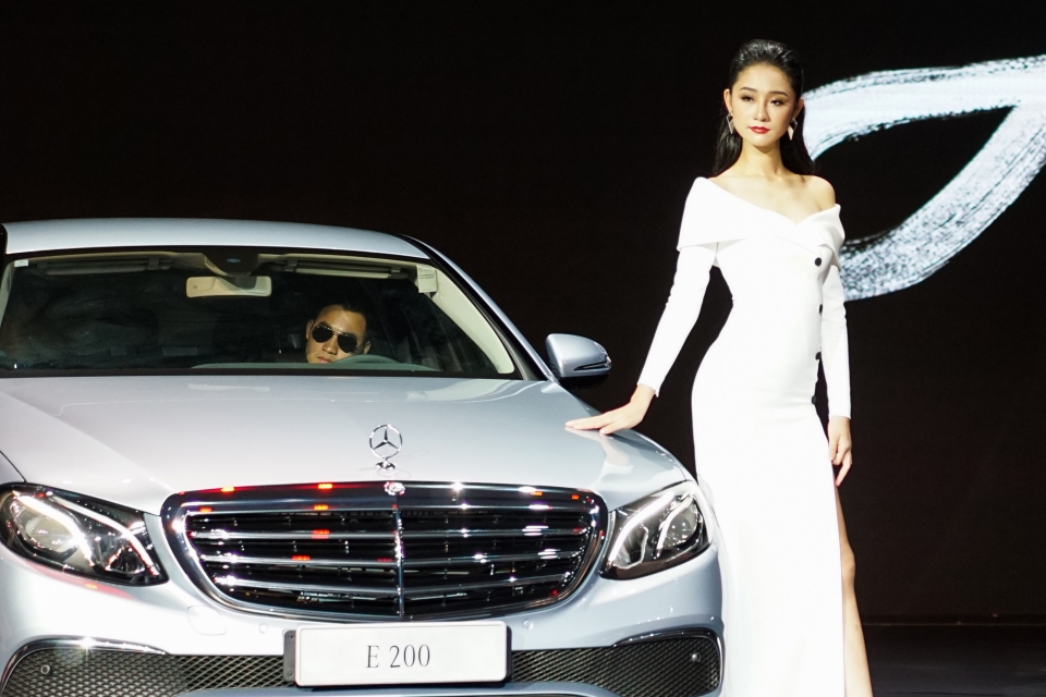 Mercedes-Benz E-Class ghi nhận doanh số tốt tại thị trường trong nước mercedes benz e class ghi nhan doanh so tot tai thi truong trong nuoc