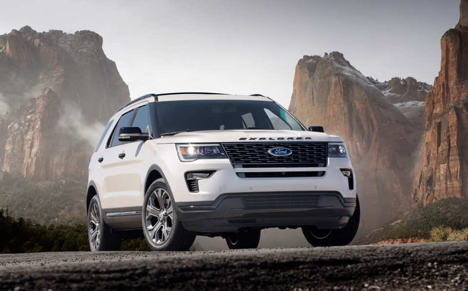 ford explorer doi mat loi khi thai doc hai ro ri vao khoang lai
