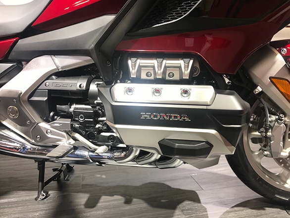 tokyo 2017 honda gold wing 2018 lot xac ve van hanh tich hop apple carplay