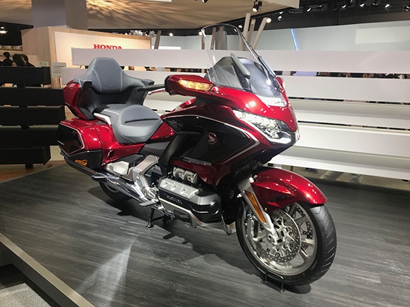 tokyo 2017 honda gold wing 2018 lot xac ve van hanh tich hop apple carplay