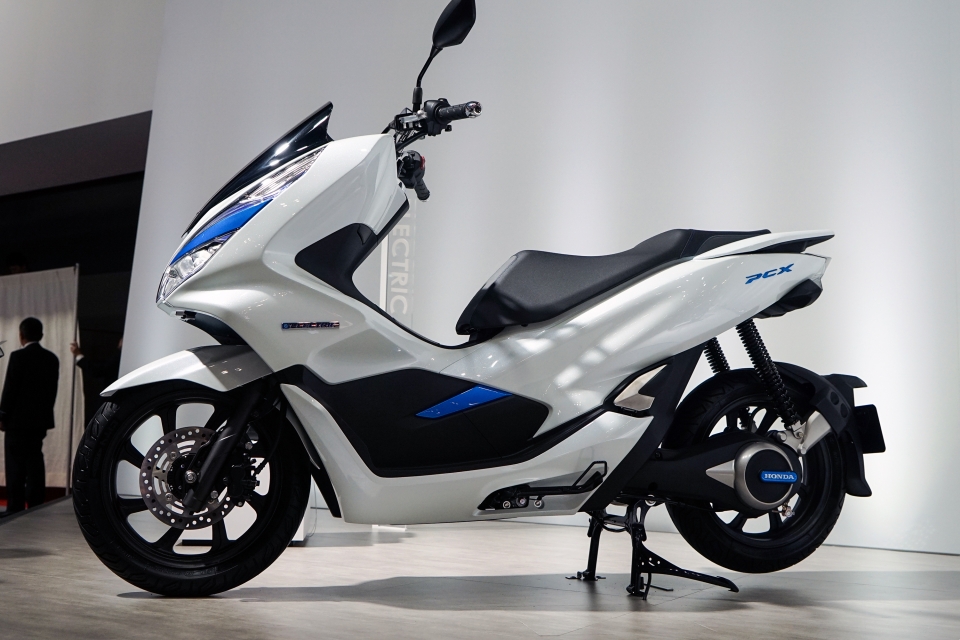 tokyo 2017 honda pcx hybrid va electric xe may lai dau tien tren the gioi