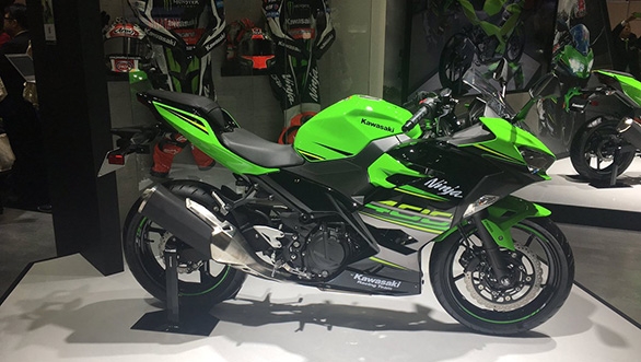 tokyo 2017 kawasaki ninja 400 2018 cai thien an tuong ve hieu nang dong co