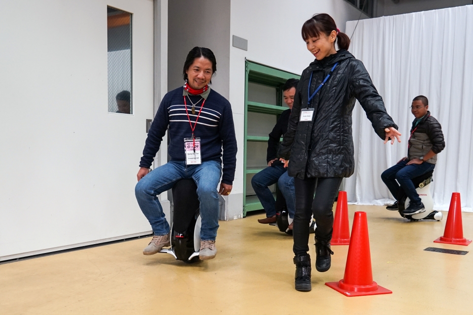 tokyo 2017 thay vi segway hay hoverboard uni cub se la phuong tien ca nhan hoan hao