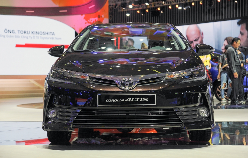toyota giam gia nhieu mau xe lap rap trong nuoc de don dau chinh sach thue moi