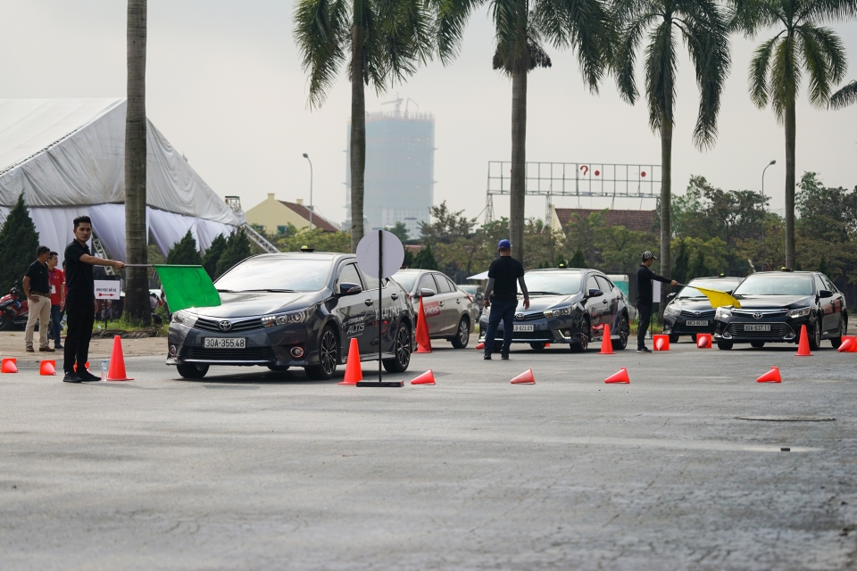 Trải nghiệm chất lượng xe Toyota với "Chạm. Thử. Tin" trên toàn quốc trai nghiem chat luong xe toyota voi cham thu tin tren toan quoc