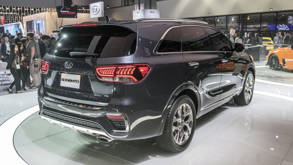 kia sorento the he moi so huu nhieu tien nghi va hop so 8 cap