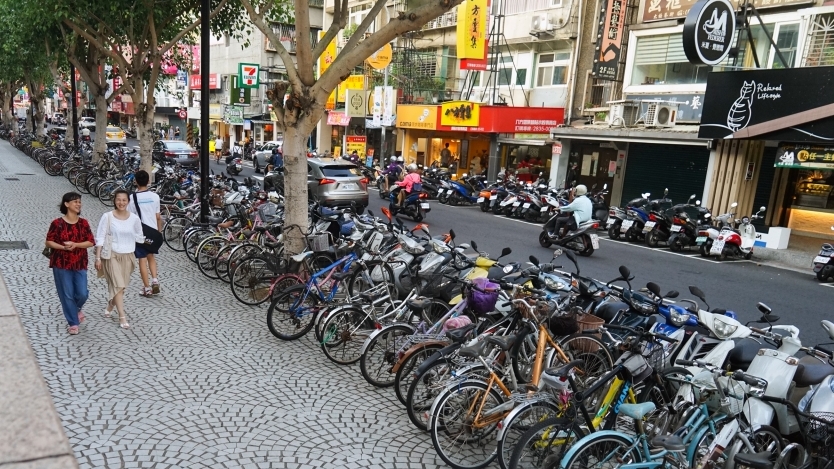 Trông giữ phương tiện trên phố: Không chỉ là bài toán chỗ để