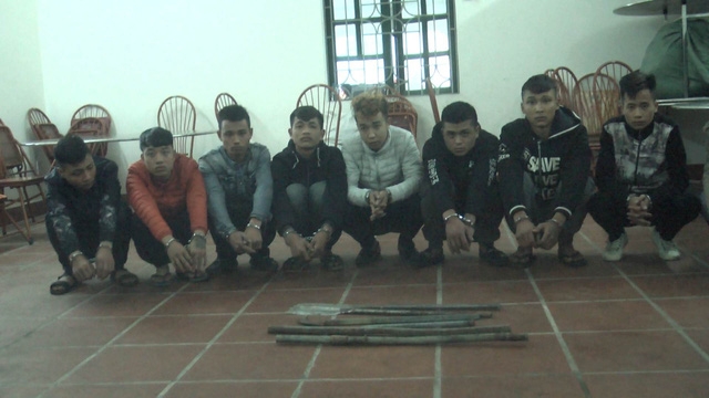 Phú Thọ: Nhóm thanh niên vác dao chặn xe “xin tiền” trên cao tốc khai gì?
