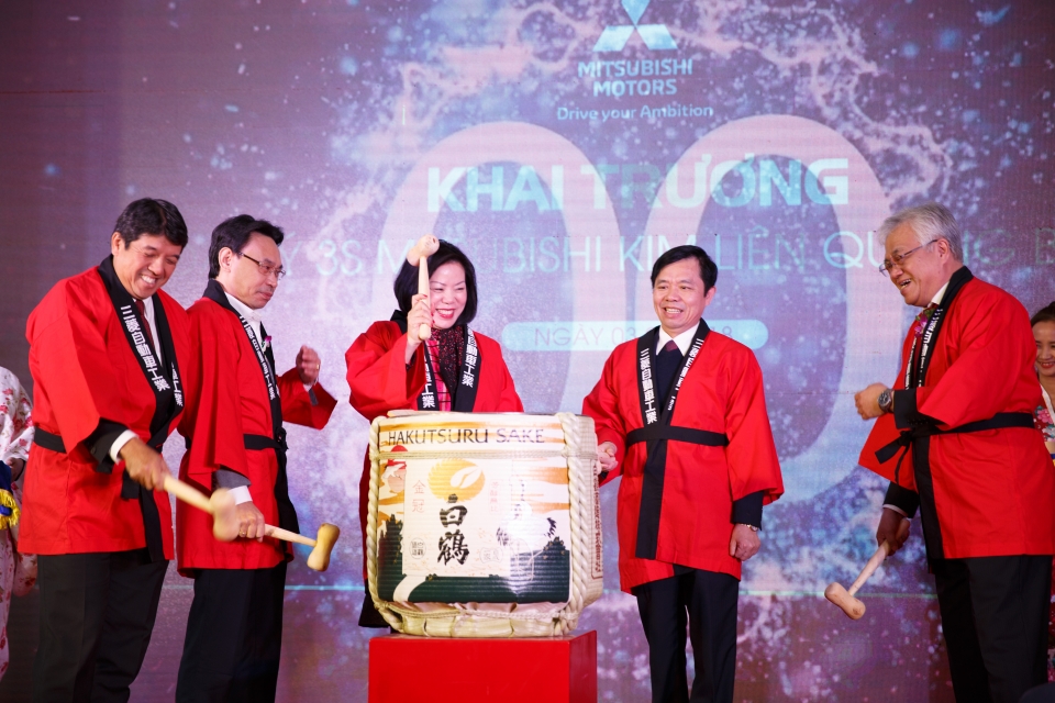 Mitsubishi Motors Việt Nam & Kim Liên Group khai trương đại lý 3S đầu tiên tại Quảng Bình mitsubishi motors viet nam kim lien group khai truong dai ly 3s dau tien tai quang binh