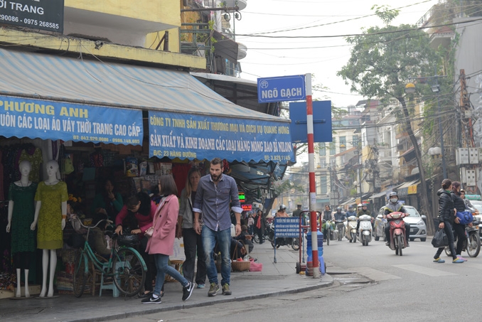 tra lai via he cho nguoi di bo tai ha noi coc van nhay khoi dia