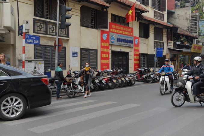 tra lai via he cho nguoi di bo tai ha noi coc van nhay khoi dia