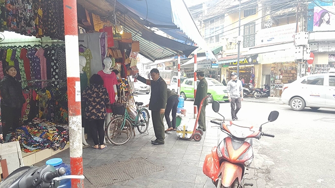 tra lai via he cho nguoi di bo tai ha noi coc van nhay khoi dia