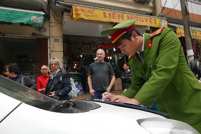 tra lai via he cho nguoi di bo tai ha noi coc van nhay khoi dia