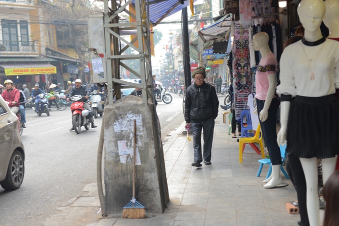 Trả lại vỉa hè cho người đi bộ tại Hà Nội: Cóc vẫn nhảy khỏi đĩa! tra lai via he cho nguoi di bo tai ha noi coc van nhay khoi dia
