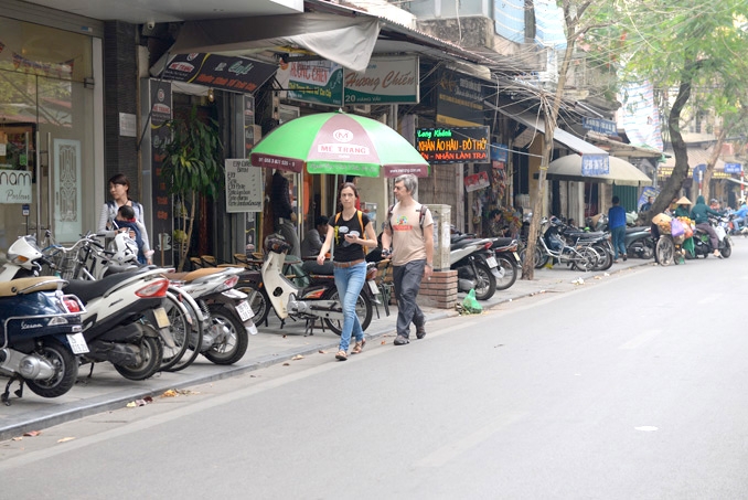 tra lai via he cho nguoi di bo tai ha noi coc van nhay khoi dia