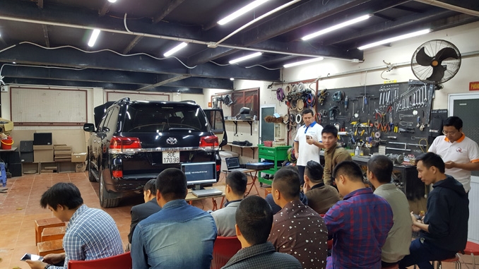 Hấp dẫn buổi tập huấn về âm thanh xe ô tô cao cấp từ Italy hap dan buoi tap huan ve am thanh xe o to cao cap tu italy